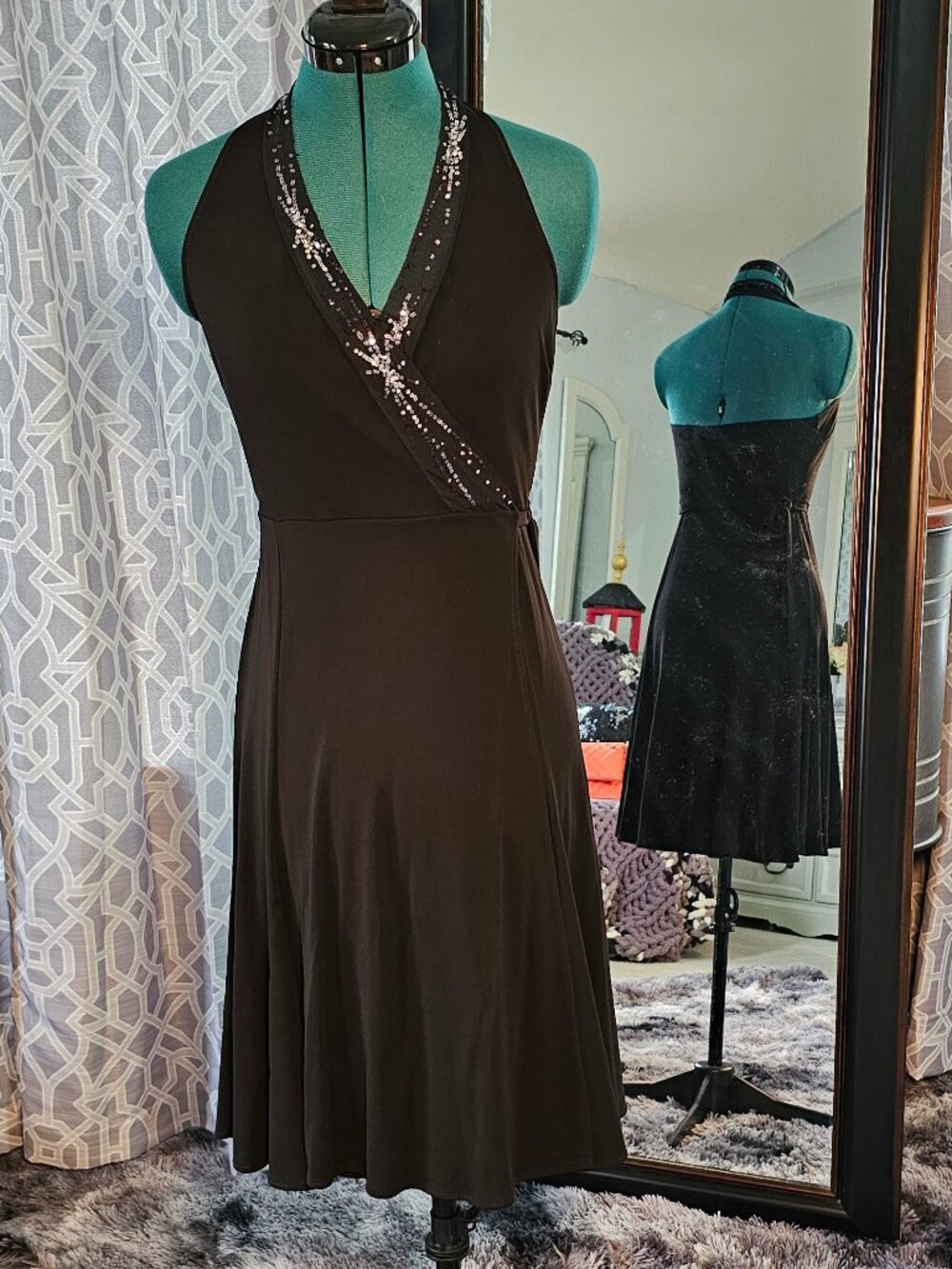 BCBGMAXAZRIA Black Sequin Trim Sleeveless V‑Neck Mini Dress – Size SP